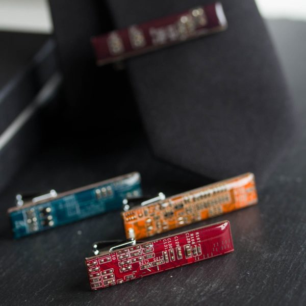 Short tie bar for a slim tie, made of circuit board Fashion