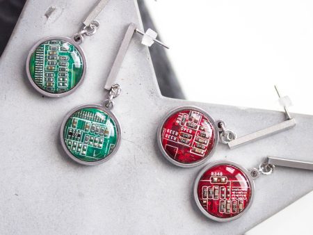 Stud earrings with 15mm round circuit board pendants, steel wires Supply