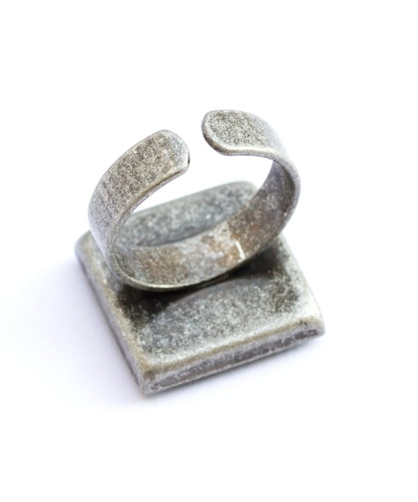 Square ring, antiqued metal, adjustable, resin Online